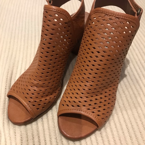 Steve Madden Sandals 3” Heel - Picture 3 of 7